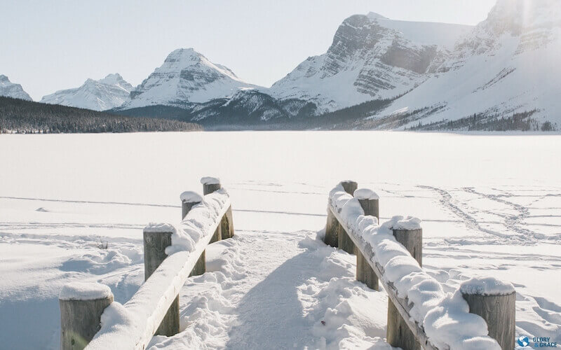 The snake line showing a mountain covered with snow