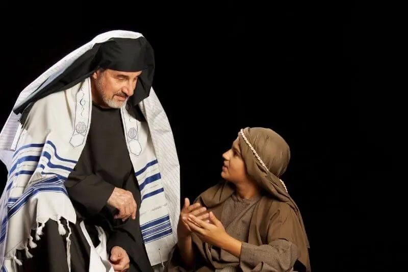urim and thummim showing a child talking to a high priest